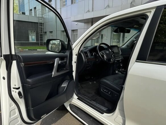 2019 Toyota Land Cruiser 200 Series Рестайлинг 2, белый, 9500000 рублей - вид 12