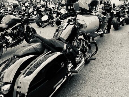 2021 Harley-Davidson Sport Glide, чёрный, 1850000 рублей, вид 3