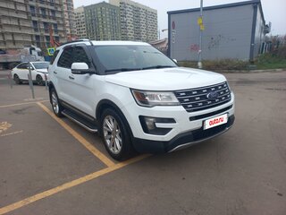 2016 Ford Explorer V Рестайлинг, белый, 2250000 рублей, вид 3