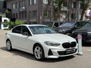 2022 BMW 1 серии 120i III (F52) Рестайлинг, белый, 2090000 рублей, вид 3