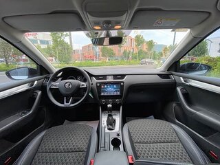 2019 Skoda Octavia III (A7) Рестайлинг, белый, 1550000 рублей, вид 2