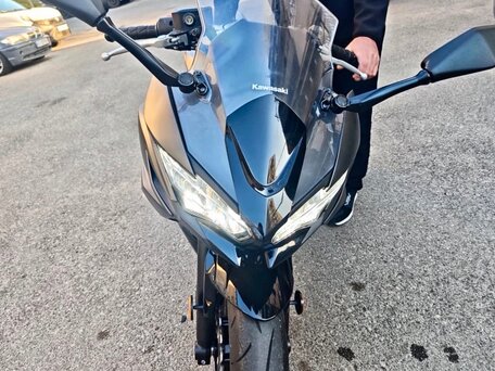 2024 Kawasaki Ninja 650, серый, 950000 рублей, вид 4