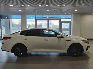 2018 Kia Optima IV Рестайлинг, белый, 1360000 рублей, вид 4
