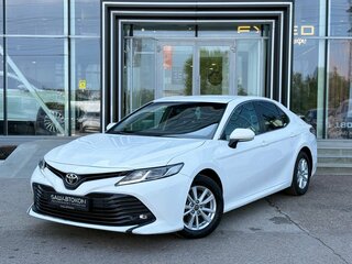 2019 Toyota Camry VIII (XV70), белый, 2015000 рублей, вид 2