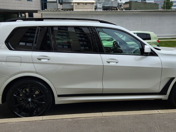 2022 BMW X7 40i I (G07) Рестайлинг, белый, 10400000 рублей - вид 3