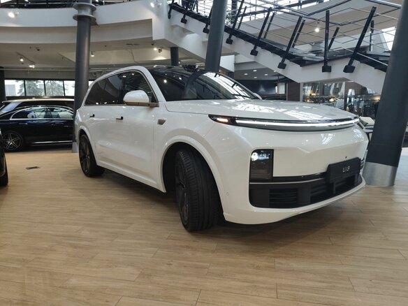 2026 Li Auto (Lixiang) L9 52.3 kWh I Рестайлинг, белый, 11990000 рублей - вид 2