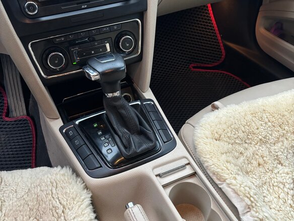 2012 Skoda Superb II, красный, 950000 рублей - вид 13
