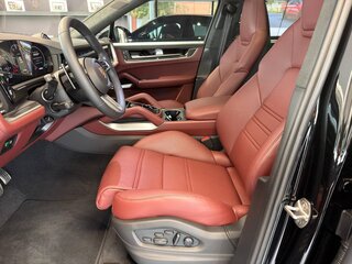 2026 Porsche Cayenne GTS Coupé III Рестайлинг, чёрный, 26840000 рублей, вид 2
