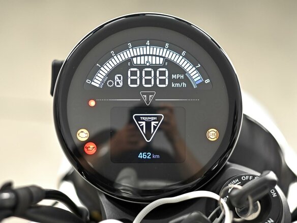 2025 Triumph Speed Twin, чёрный, 1777000 рублей - вид 8