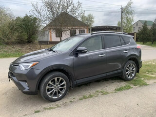 2017 Toyota RAV4 IV (XA40) Рестайлинг, серебристый, 2500000 рублей, вид 3