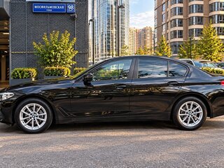 2019 BMW 5 серии 520d xDrive VII (G30/G31/G38), чёрный, 3700000 рублей, вид 3