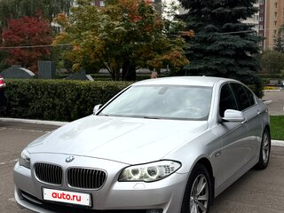 2011 BMW 5 серии 520i VI (F10/F11/F07), серебристый, 1700000 рублей, вид 2