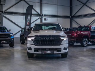 2026 Ram 1500 Crew Cab V Рестайлинг, белый, 9690000 рублей, вид 2