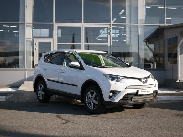 2017 Toyota RAV4 IV (XA40) Рестайлинг, белый - вид 4