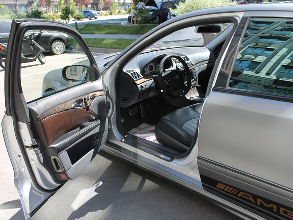 2003 Mercedes-Benz E-Класс AMG 55 AMG III (W211, S211), серебристый, 2100000 рублей - вид 13