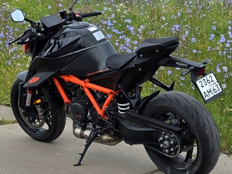 2020 KTM 1290 Super Duke R, чёрный, 1099000 рублей, вид 2