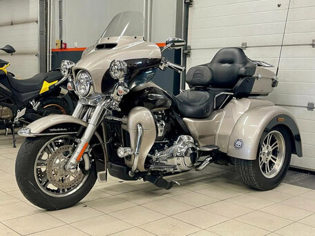 2017 Harley-Davidson Tri Glide, серый, 3350000 рублей, вид 3