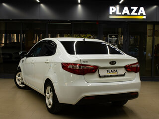 2014 Kia Rio III, белый, 695000 рублей, вид 3