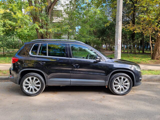 2016 Volkswagen Tiguan I Рестайлинг, чёрный, 2500000 рублей, вид 4