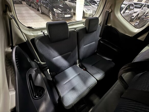 2016 Toyota Sienta II, белый, 1550000 рублей - вид 25