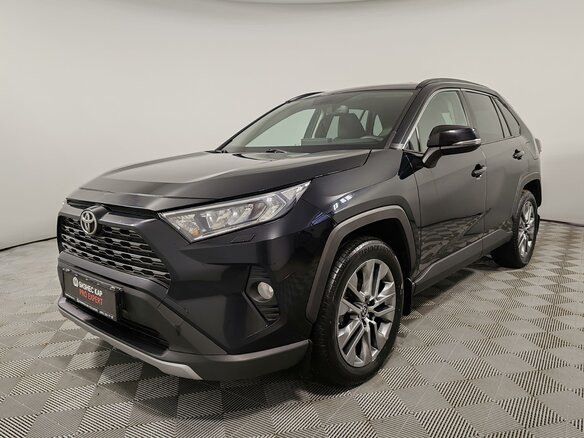 2021 Toyota RAV4 V (XA50), чёрный, 3245000 рублей