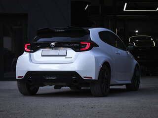 2021 Toyota Yaris IV, белый, 4600000 рублей, вид 2