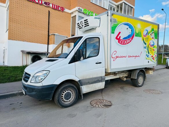 2013 Mercedes-Benz Sprinter, белый, 1700000 рублей - вид 2