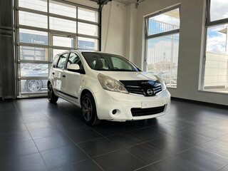2013 Nissan Note I Рестайлинг, белый, 900000 рублей, вид 1