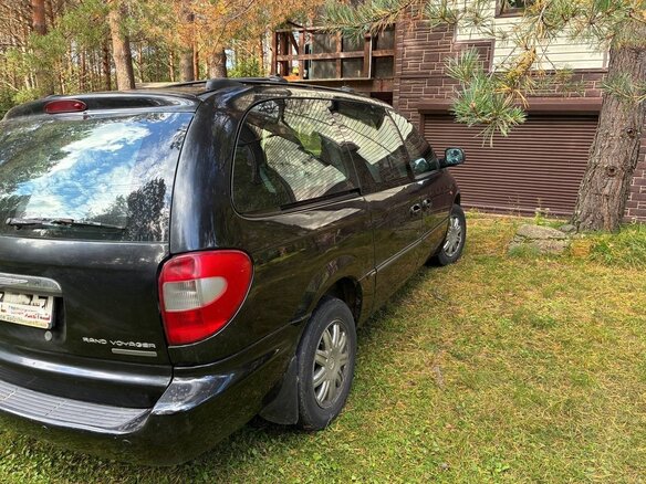 2004 Chrysler Voyager Grand IV Рестайлинг, чёрный - вид 3