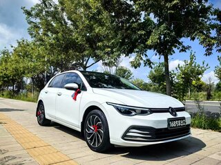 2022 Volkswagen Golf VIII, белый, 1804000 рублей, вид 3