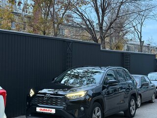 2021 Toyota RAV4 V (XA50), чёрный, 3200000 рублей, вид 1