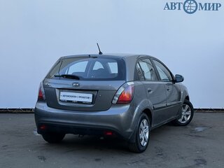 2011 Kia Rio II Рестайлинг, серебристый, 600000 рублей, вид 5