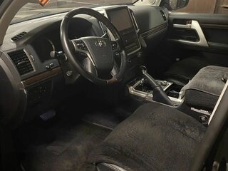 2018 Toyota Land Cruiser 200 Series Рестайлинг 2, чёрный, 11000000 рублей, вид 3