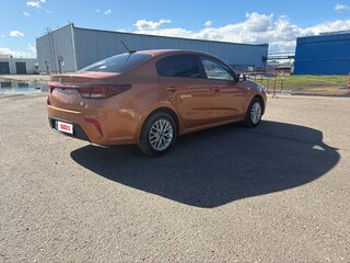 2020 Kia Rio IV, оранжевый, 1580000 рублей, вид 5