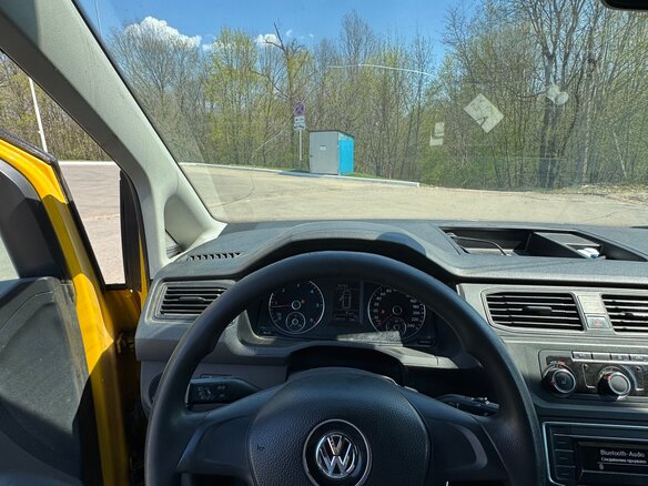 2017 Volkswagen Caddy IV, жёлтый - вид 9