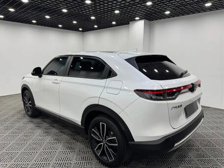 2023 Honda Vezel II, белый, 2150000 рублей, вид 4