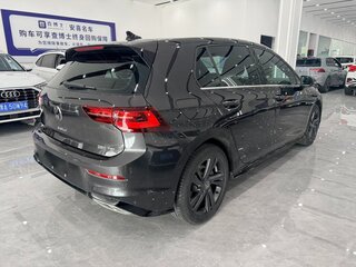 2022 Volkswagen Golf VIII, чёрный, 1620000 рублей, вид 4
