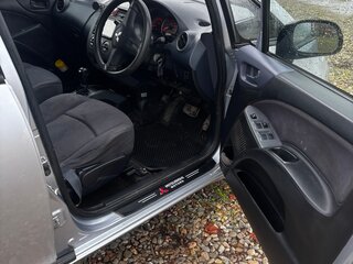 2004 Mitsubishi Colt Plus VI (Z20/Z30), серебристый, 390000 рублей, вид 5