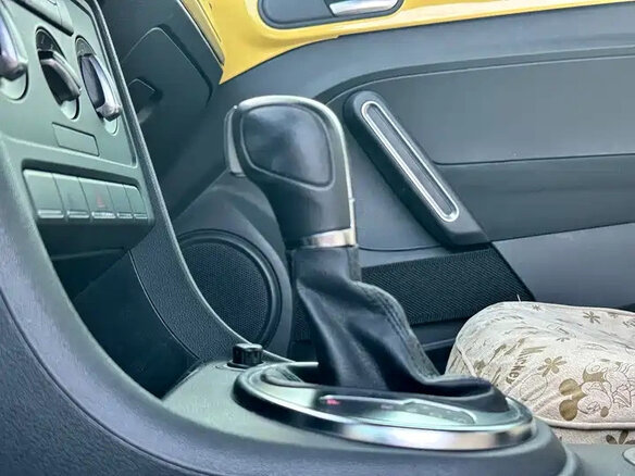 2016 Volkswagen Beetle II (A5), жёлтый, 1290222 рублей - вид 13