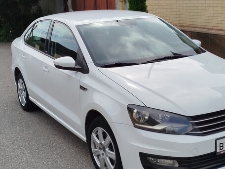 2017 Volkswagen Polo V Рестайлинг, белый, 840000 рублей, вид 4