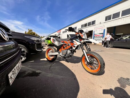 2017 KTM 690 SMC R, оранжевый, 950000 рублей, вид 3