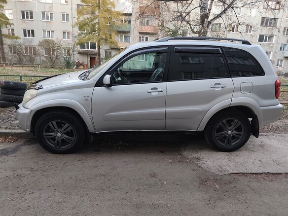 2003 Toyota RAV4 II (XA20) Рестайлинг, серебристый, 800000 рублей - вид 2