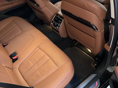 2017 BMW 7 серии 730d xDrive VI (G11/G12), коричневый, 3333000 рублей, вид 5