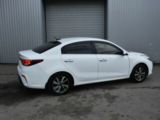 2017 Kia Rio IV, белый, 999000 рублей, вид 4