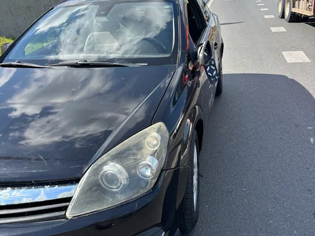 2009 Opel Astra GTC H Рестайлинг, чёрный, 250000 рублей, вид 2