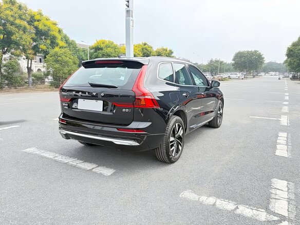 2026 Volvo XC60 II Рестайлинг 3, чёрный, 5660000 рублей - вид 8
