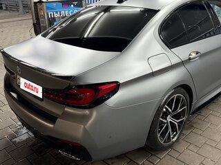 2022 BMW 5 серии 530i xDrive VII (G30/G31/G38) Рестайлинг, серый, 6800000 рублей, вид 3