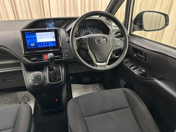 2018 Toyota Voxy III (R80) Рестайлинг, белый, 2199999 рублей - вид 15