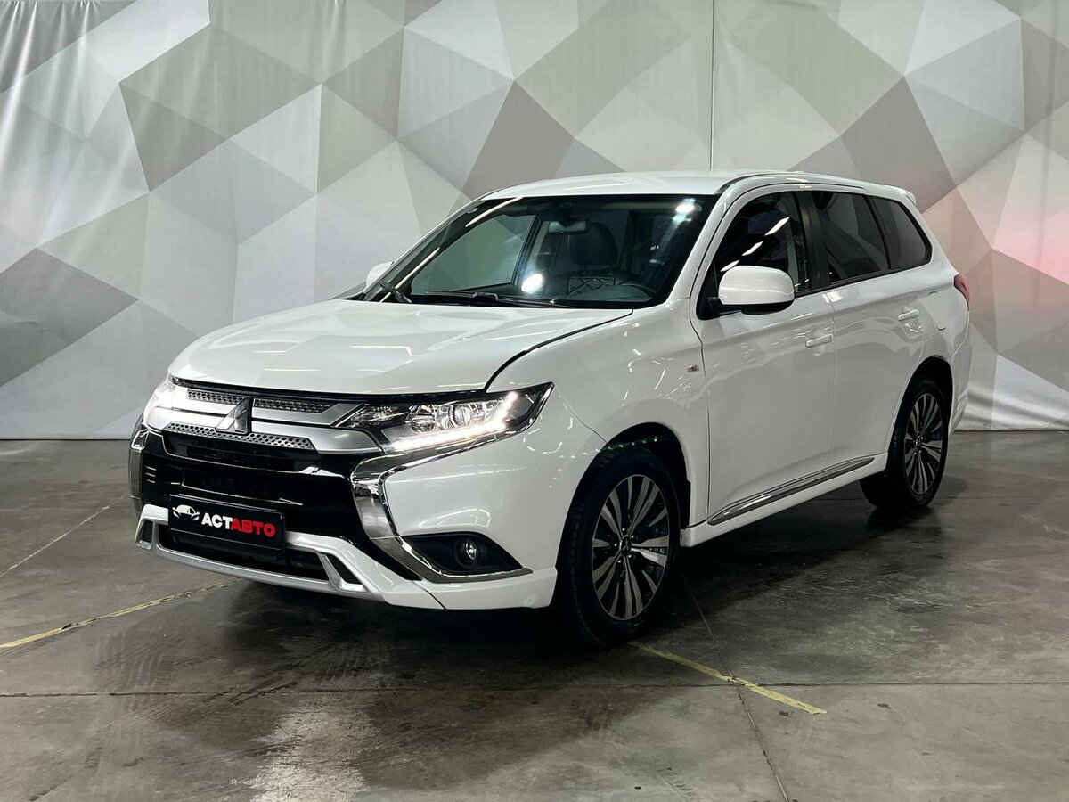 Открыть фотографии: Mitsubishi Outlander III Рестайлинг 3