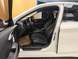 2023 BMW 1 серии 120i III (F52) Рестайлинг, белый, 1690000 рублей, вид 4